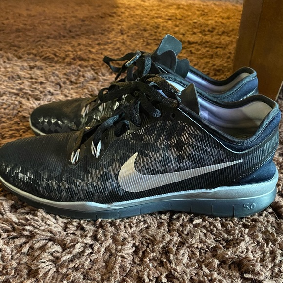 Women’s Nike Free TR Fit 5 Black/Silver - size 7.5 - Picture 2 of 4